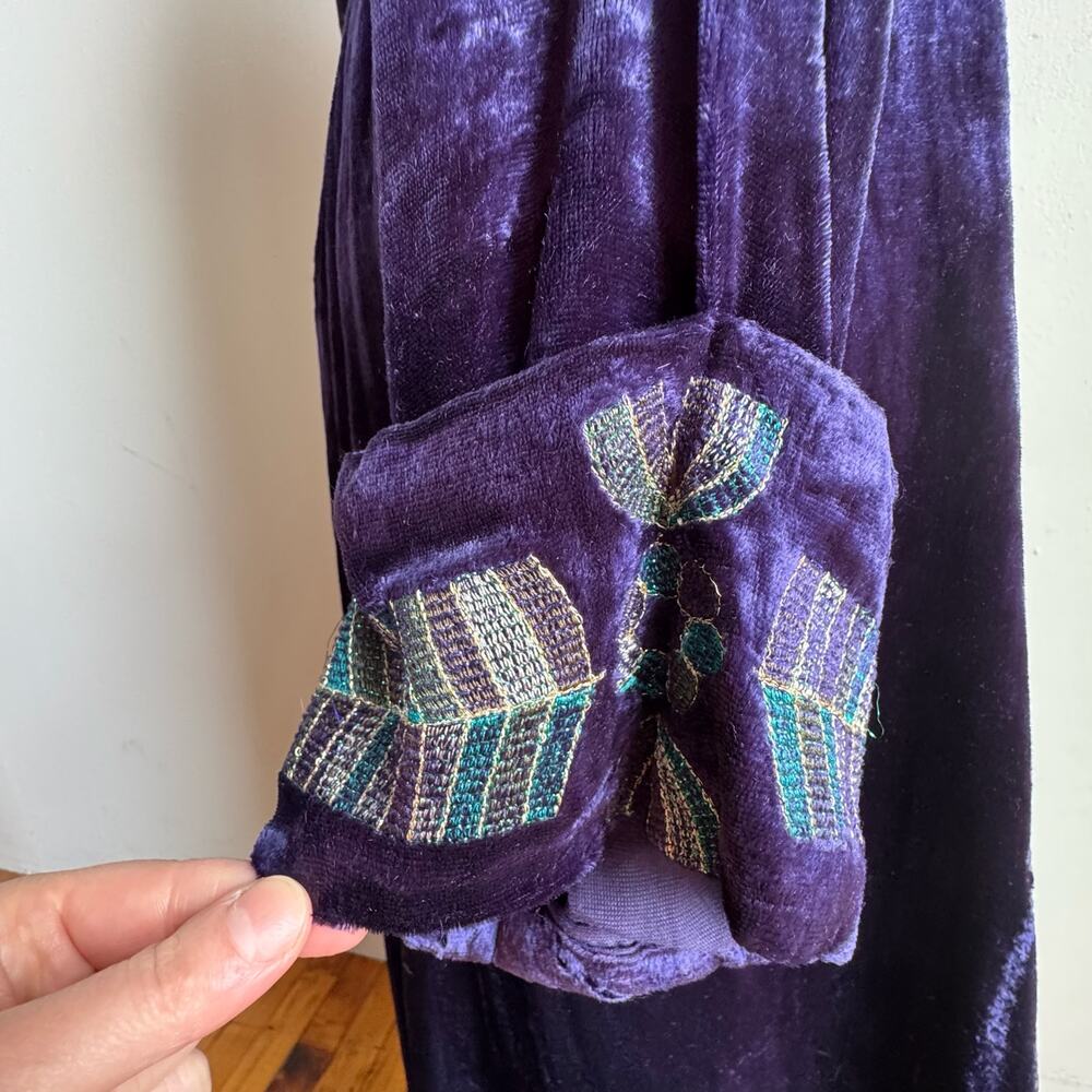 Vintage SOFT SURROUNDINGS Purple Velvet Embroidered Starlet Robe - Picture 7 of 10